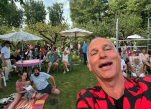 Optreden van Harten over de Liefde tijdens het festival Muziek aan de Middenweg